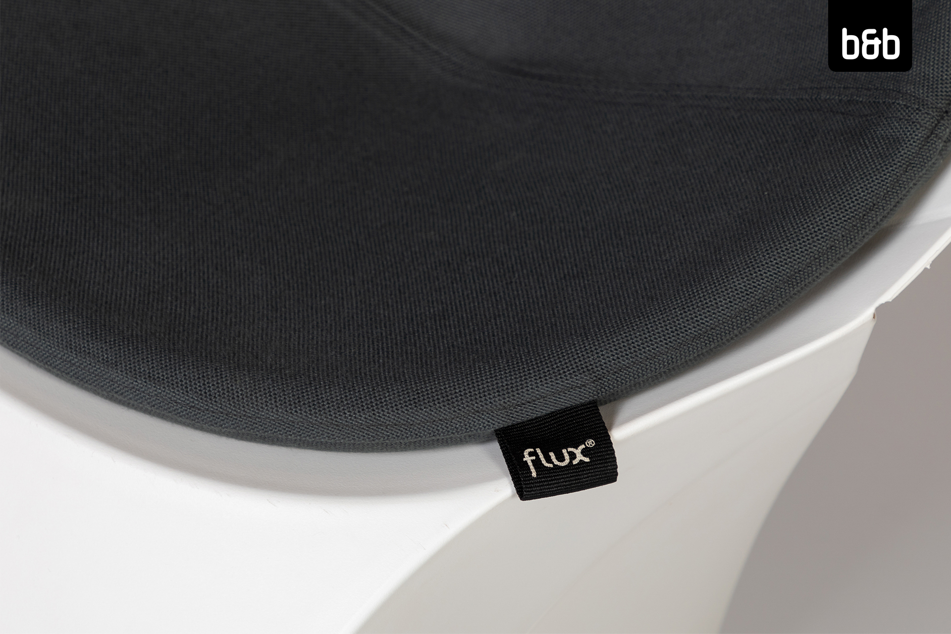2408-bb-a-71618-a-71678-sitzkissen_flux_cushion_anthrazitgrau-02-254.jpg