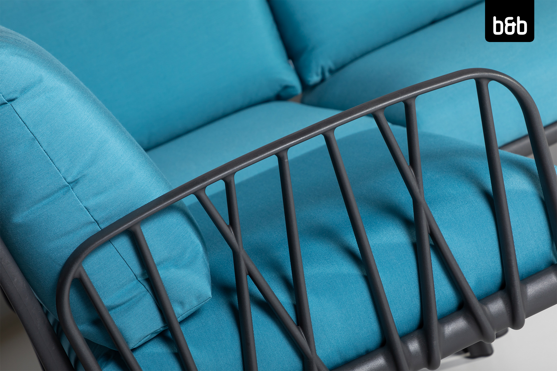 2408-bb-a-76479-nardi_komodo_anthrazit-loungesofa_5sitzer_kissen_adria-blau-02-080.jpg