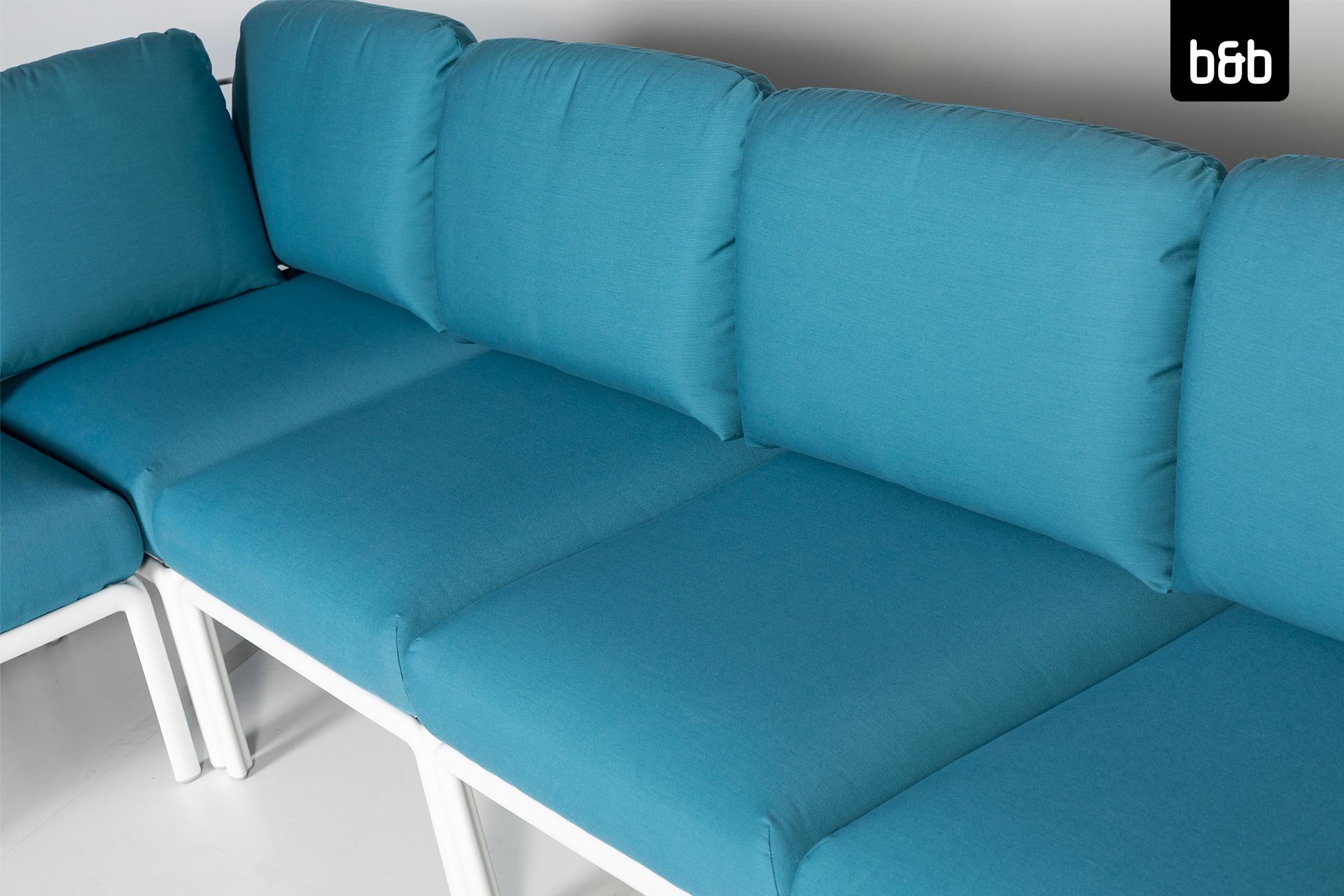 2408-bb-a-76477-nardi_komodo_weiss-loungesofa_5sitzer_kissen_adria-blau-03-184.jpg