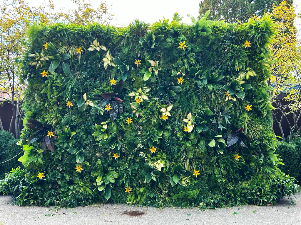 „Ring for a drink“ Wall